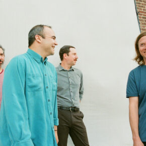 Future Islands - "Calling Out In Space"-Tour live in Berlin